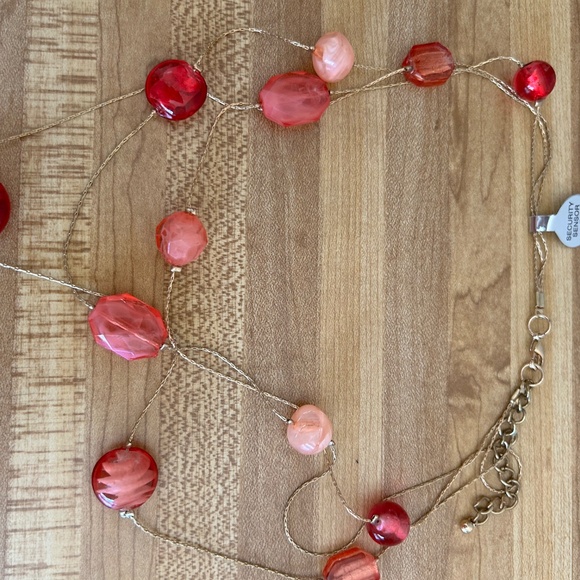 Short necklace - Picture 2 of 3